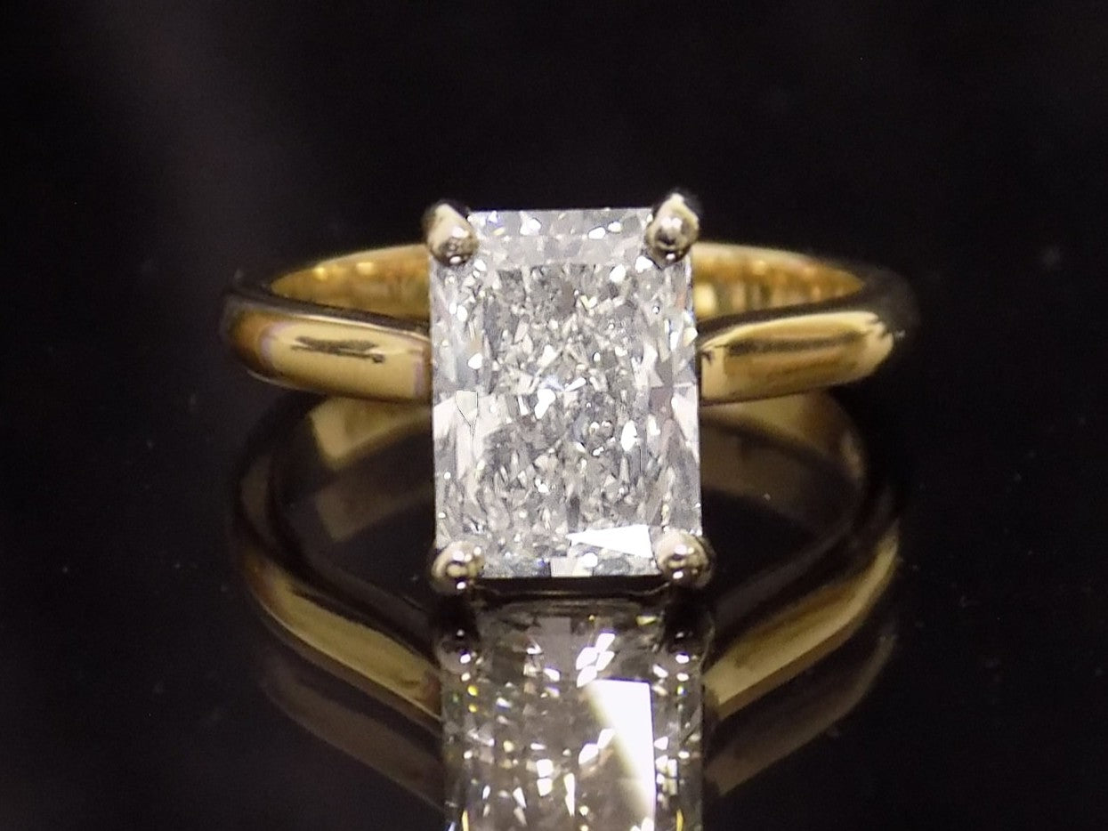 3.01ct NATURAL Radiant Cut Diamond in 14K Yellow Gold Mounting with White Gold Prongs