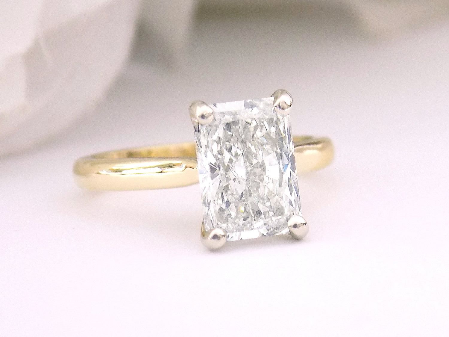 3.01ct NATURAL Radiant Cut Diamond in 14K Yellow Gold Mounting with White Gold Prongs