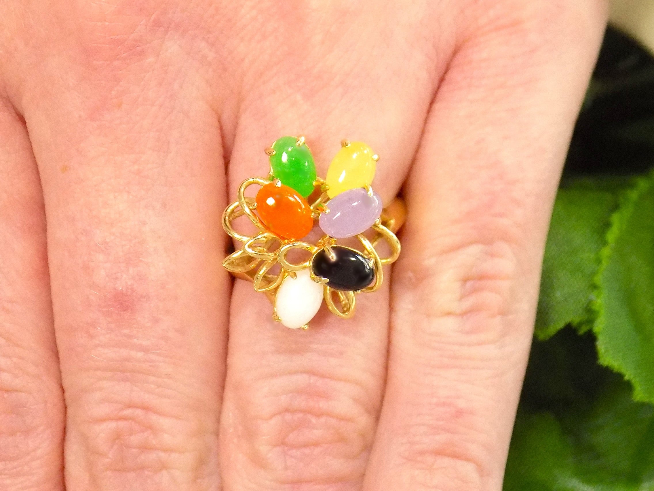 ESTATE Women's Multi-Color Jade/Onyx Gemstone Ring in Solid 14K Yellow Gold - Like NEW