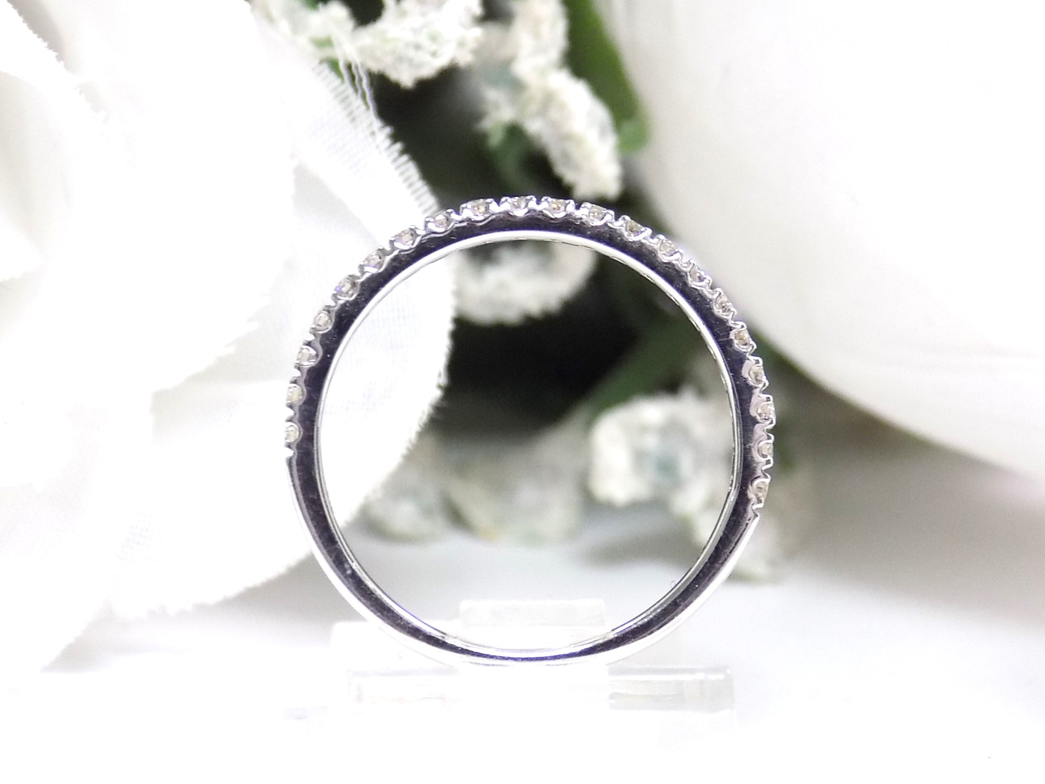 This is a side view of the matching band what goes with a natural oval shape diamond engagement ring with a white background.