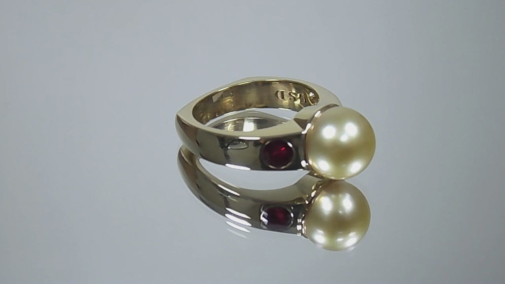 Custom Vintage Pearl & Ruby Ring in 18K Yellow Gold - 9mm Pearl with .50ct in Nice Genuine Rubies - Like NEW!