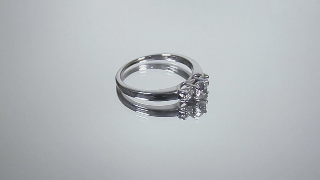 Video of a 3-Stone natural diamond ring in white gold turning on a mirrored background.