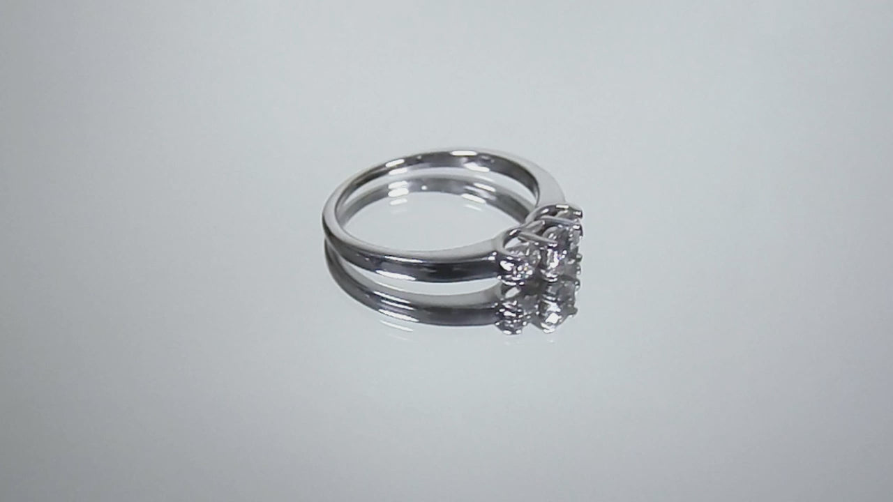Video of a 3-Stone natural diamond ring in white gold turning on a mirrored background.
