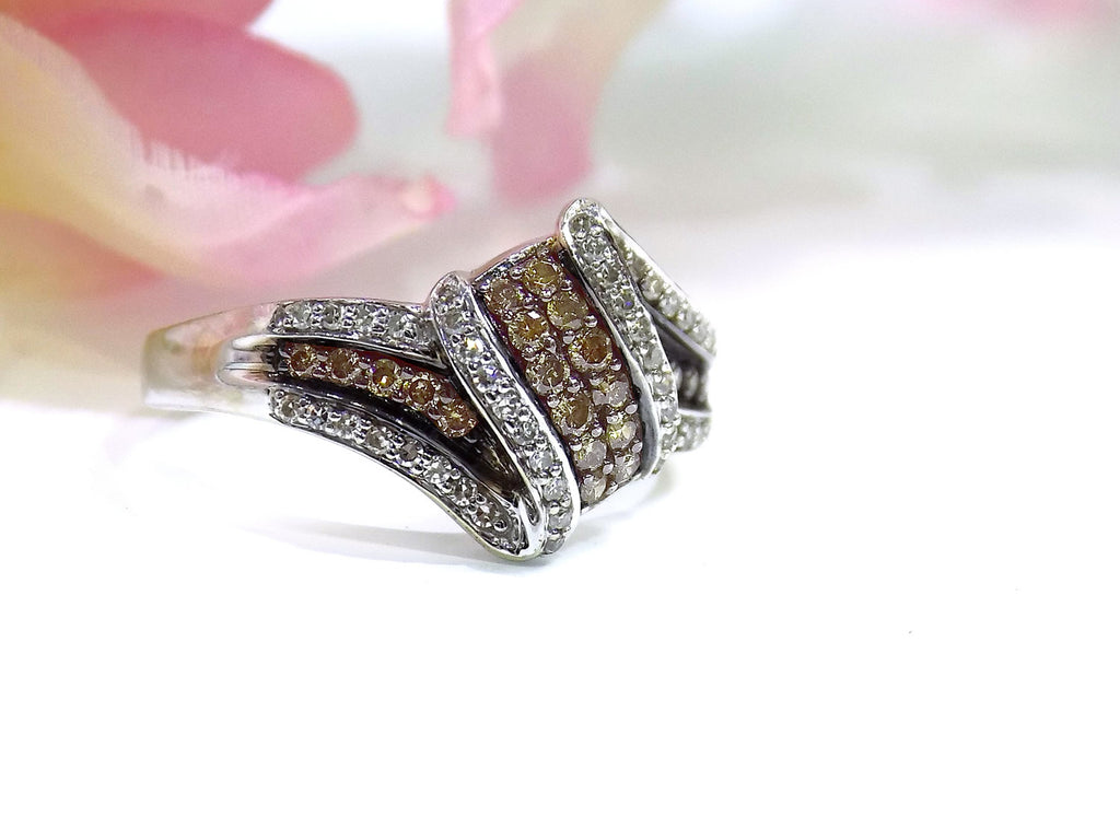 1.00ct white and chocolate diamond ring in white gold.